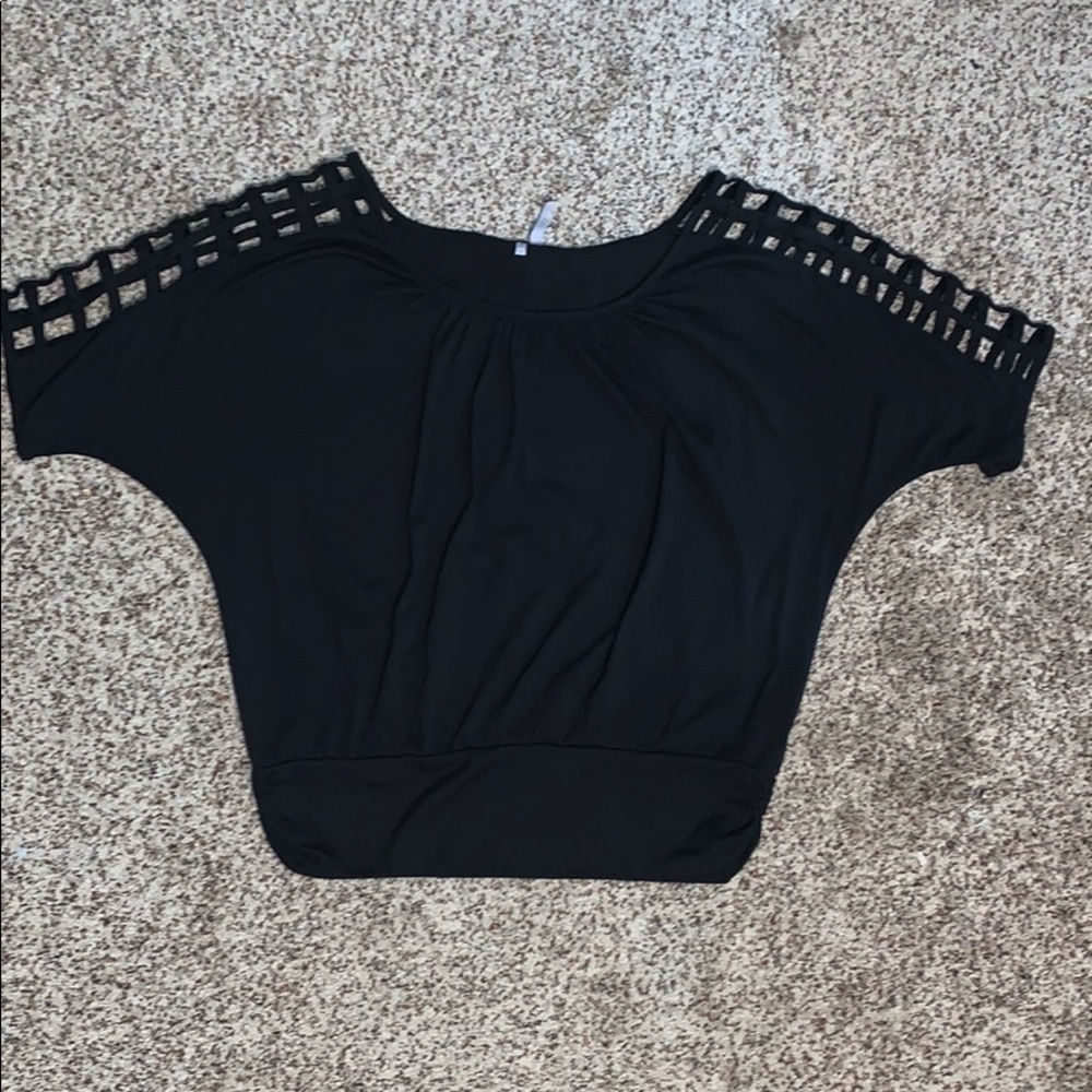 STUDIO Y WOMANS TOP SIZE LARGE